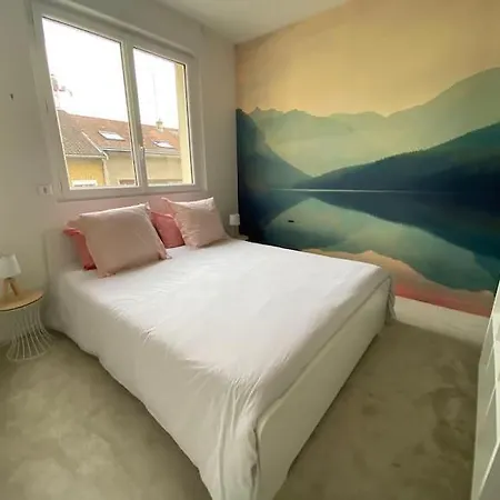 Spacieux Appartement 4 Chambres Centre De Reims Avec Arrivee Autonome *