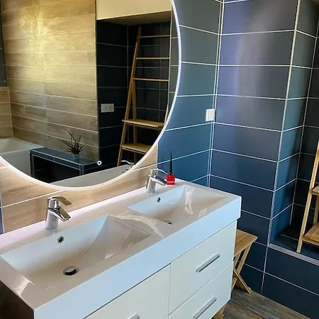 Spacieux Appartement 4 Chambres Centre De Reims Avec Arrivee Autonome Apartment *